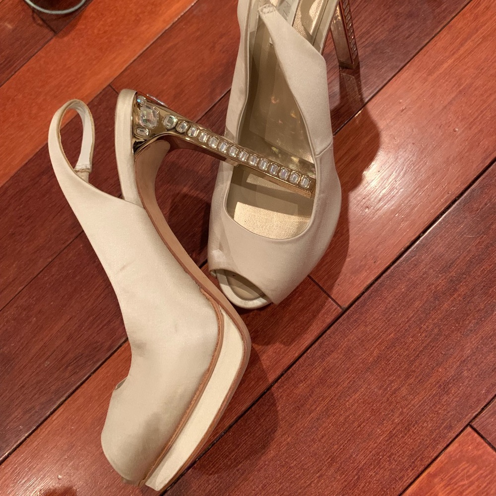 BCBGMaxAzaria creme jeweled size 7.5 heels